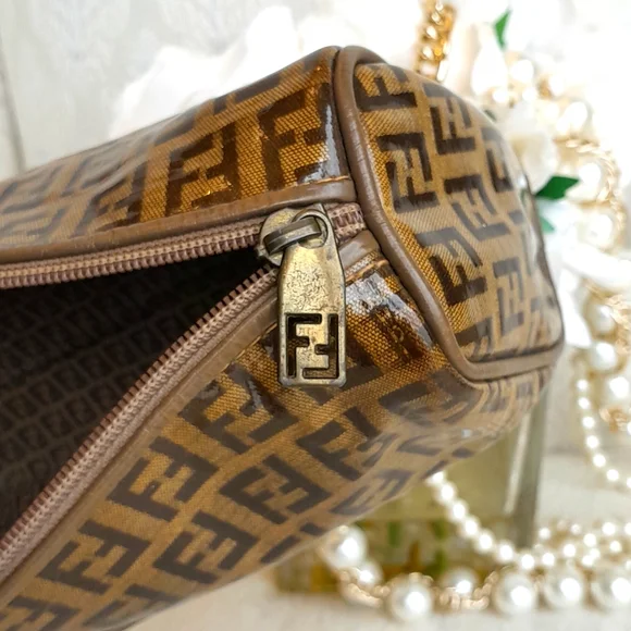 Fendi Cosmetic Vintage Medium Beauty Pouch! - Picture 9 of 9